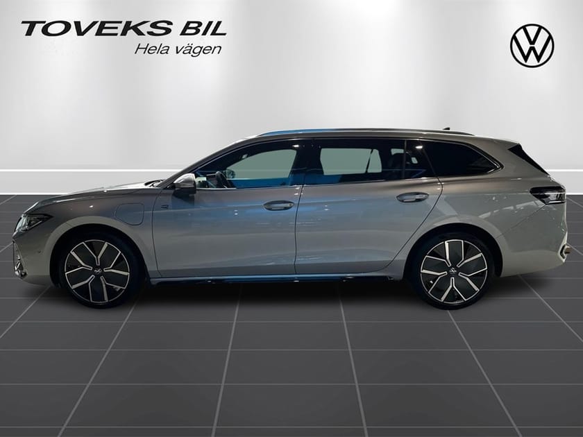 Bild 2 av Volkswagen Passat Variant eHybrid 272 DSG6 R-LINE