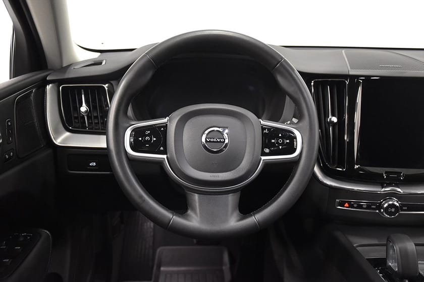 Bild 2 av Volvo XC60 B5 AWD Plus Dark B-värm 360° H/K Rattv Drag