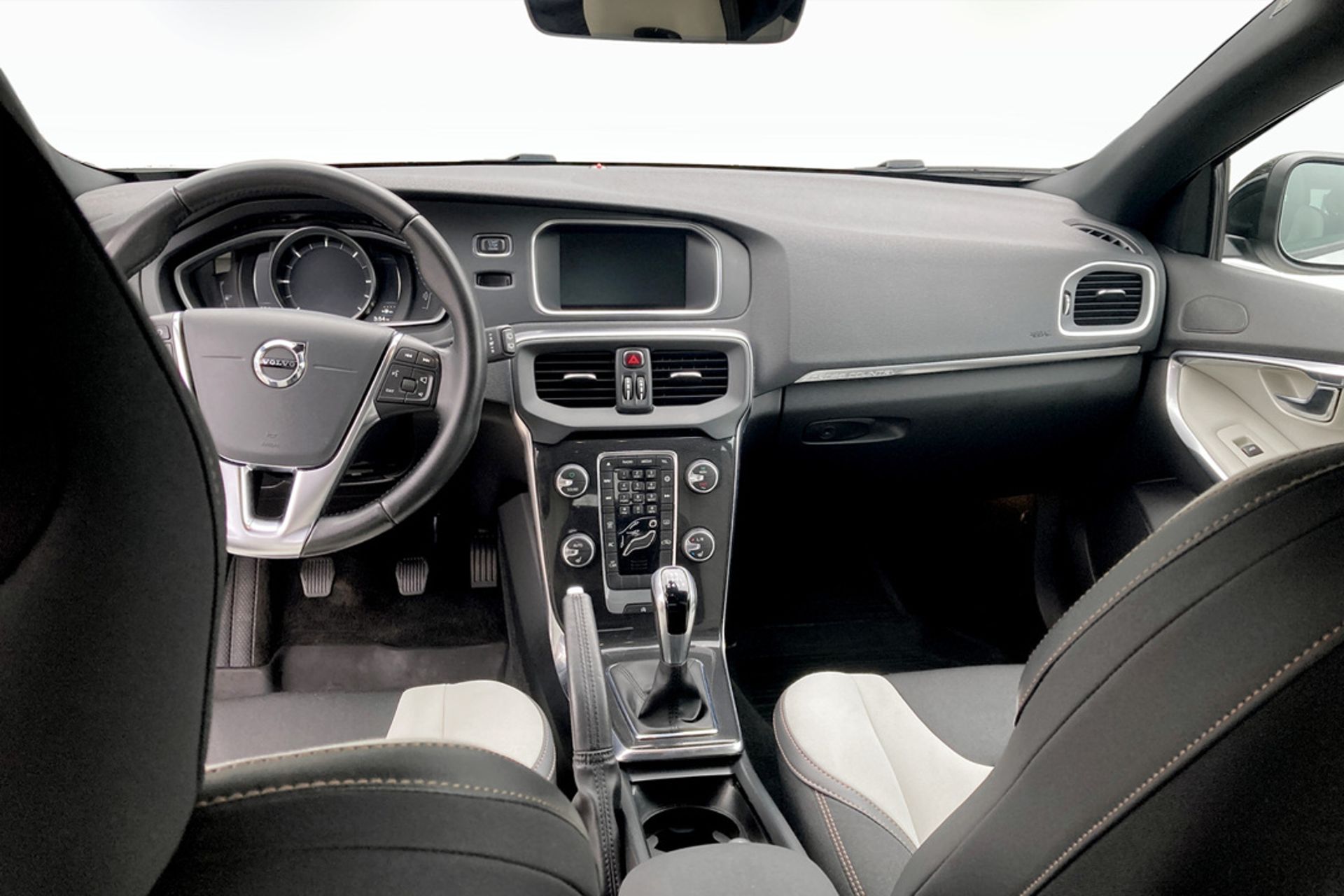 Volvo V40 Cross Country D3 2019, photo 4/9