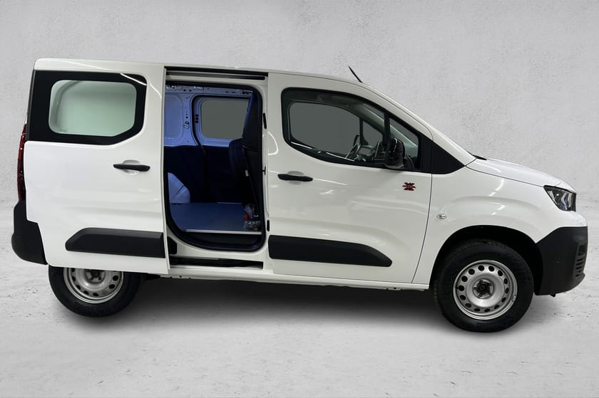 Bilde 4 av Peugeot Partner L1 Mester 1,5 HDi 130hk 4x4 man Cruise/Krok/Varmer