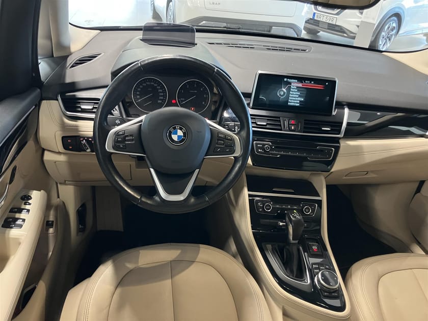 Bild 2 av BMW 218d Active Tourer Luxury Line Rattvärme HUD