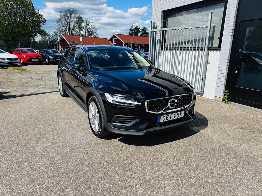 Bild 1 av Volvo V60 Cross Country B4 197HK AWD AUTOMAT / PILOT / NAVI / DRAG / VÄRMARE