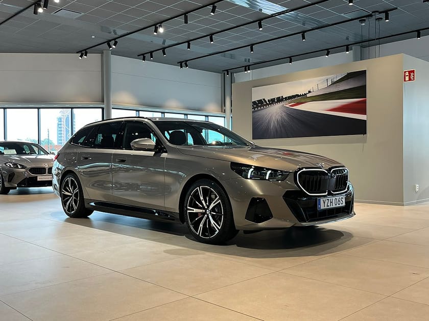 Bild 3 av BMW 530e xDrive Touring M Sport Pro D/A Plus Harman/Kardon Drag