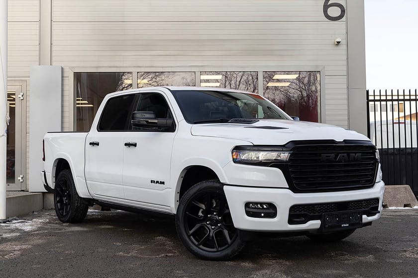 Bild 2 av RAM 1500 Crew Cab Dodge Laramie Night Premium 420HK LÅG SKATT| 4 750:-/mån