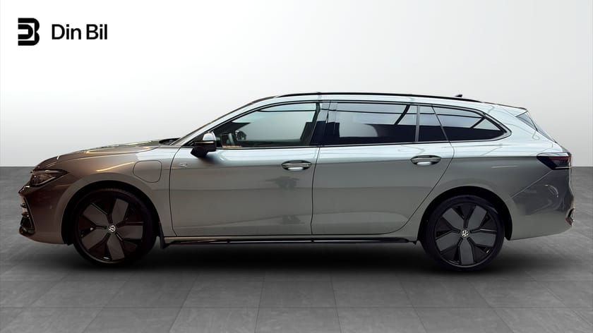 Bild 2 av Volkswagen Passat Variant eHybrid R-LINE 1.5 TSI 272HK Pano/Läder