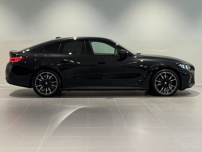 Bild 3 av BMW i4 M60 xDrive Gran Coupé Fully Charged Edition Drag HUD AdptFarth 19"