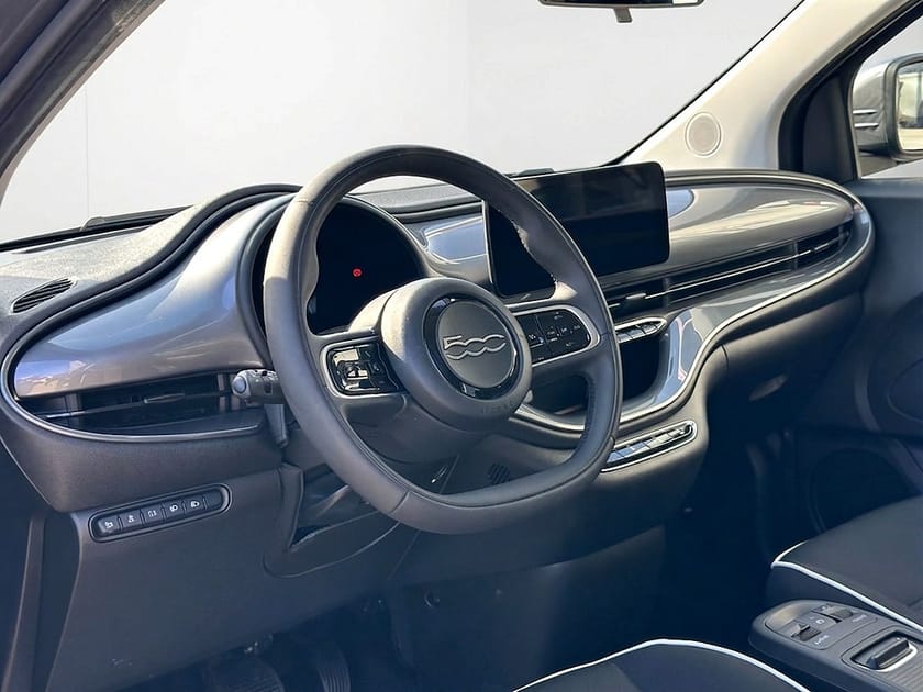 Bild 4 av Fiat 500e 42 kWh | ICON | Backkamera | Parkeringssensorer