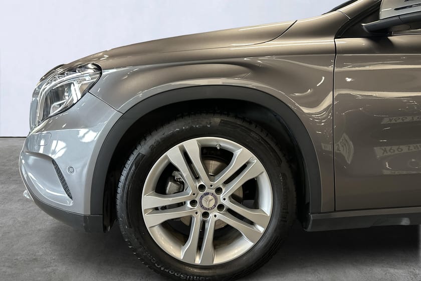 Bild 4 av Mercedes-Benz GLA 200 Panorama Värmare kamera Carplay