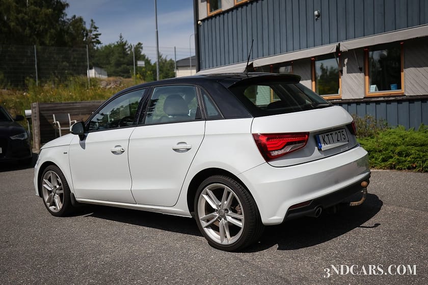 Bild 4 av Audi A1 Sportback 1.6 TDI Sport Edition S-Line Glastaklucka