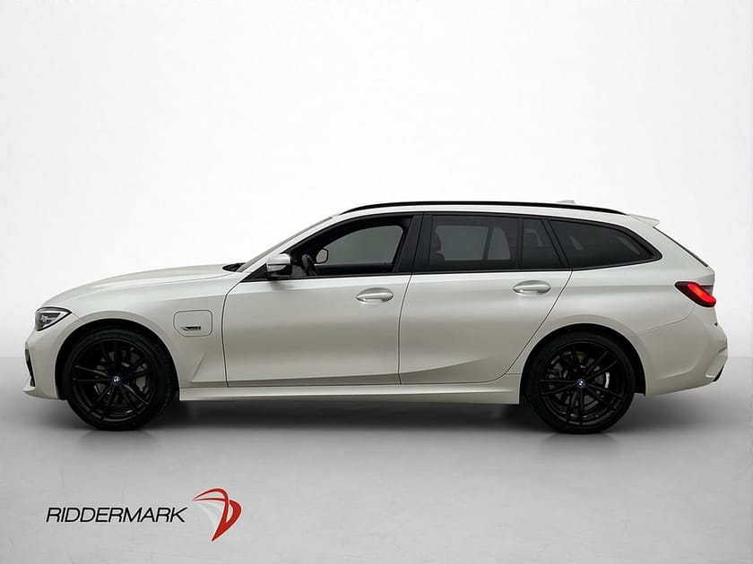 Bild 1 av BMW 330e xDrive Touring 330 292hk M Sport Cockpit H/K Navi Drag