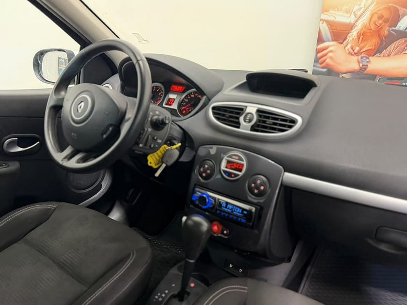 Bild 2 av Renault Clio  Halvkombi 5-dörrars 1.6 Euro 5
