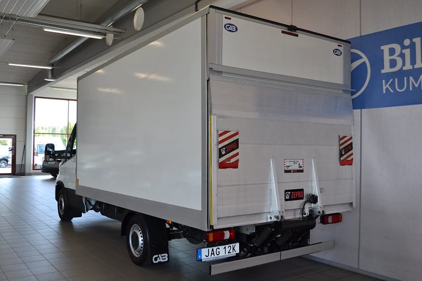 Bild 3 av Iveco Daily 35-140 Chassi Cab 2.3 JTD 136hk Automat EU6 Backkamera 18m3 Skåp