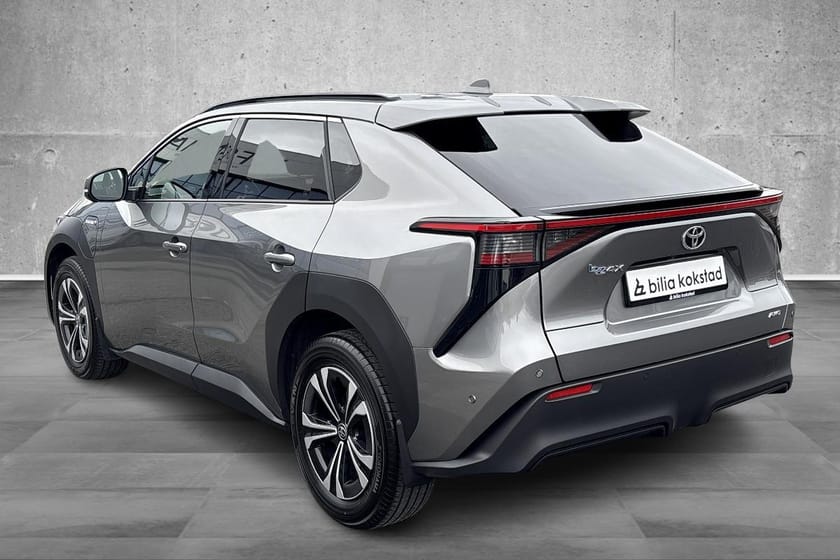 Bilde 2 av Toyota bZ4X Executive/AWD/Skinn/JBL/360 Kamera/S+V