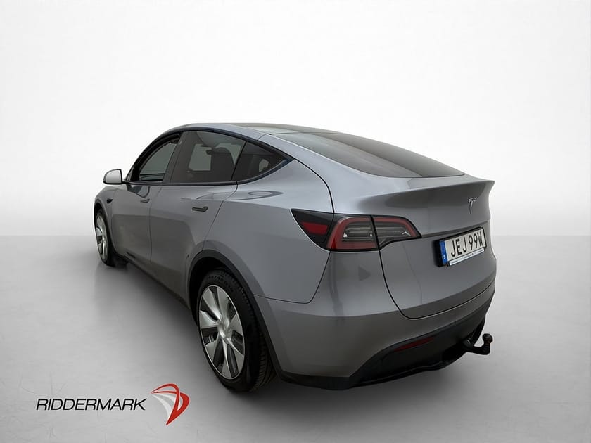 Bild 3 av Tesla Model Y Standard Range RWD Pano Drag Autopilot Svensksåld