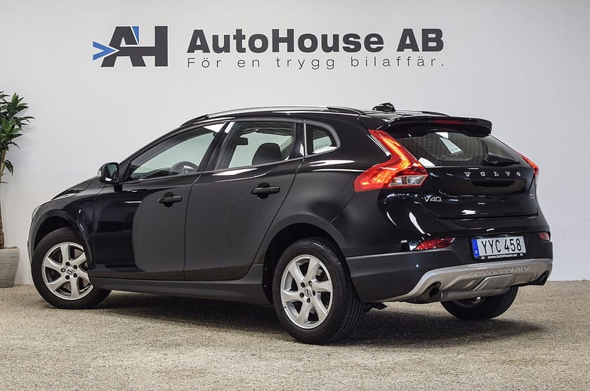 Bild 2 av Volvo V40 Cross Country T3 152HK Kinetic Bränslevärmare Drag Garanti