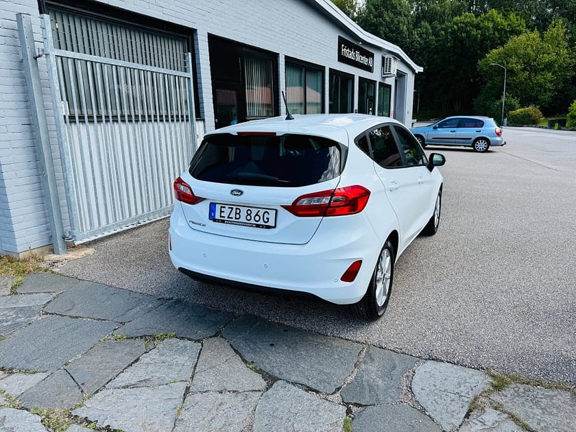 Bild 3 av Ford Fiesta 1.0 100HK ECOBOOST 5-D TREND / CARPLAY / 5600Mil