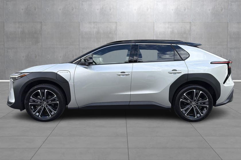 Bilde 2 av Toyota bZ4X 71.4 kWh AWD Executive Bi-tone JBL Panorama Glasstak