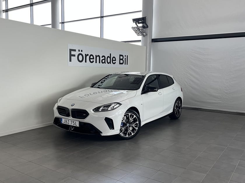 Bild 1 av BMW M135 xDrive M135i fr. 3.997 kr/mån H/K 18" Rattvärme Sportstol