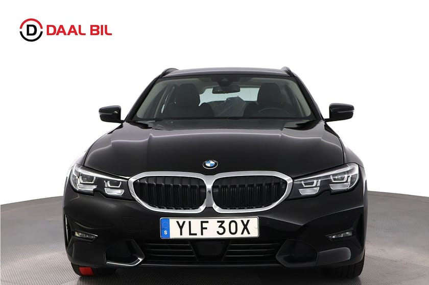 Bild 2 av BMW 330e xDrive Touring 292HK SPORT LINE DRAG B-KAM NAVI NFC