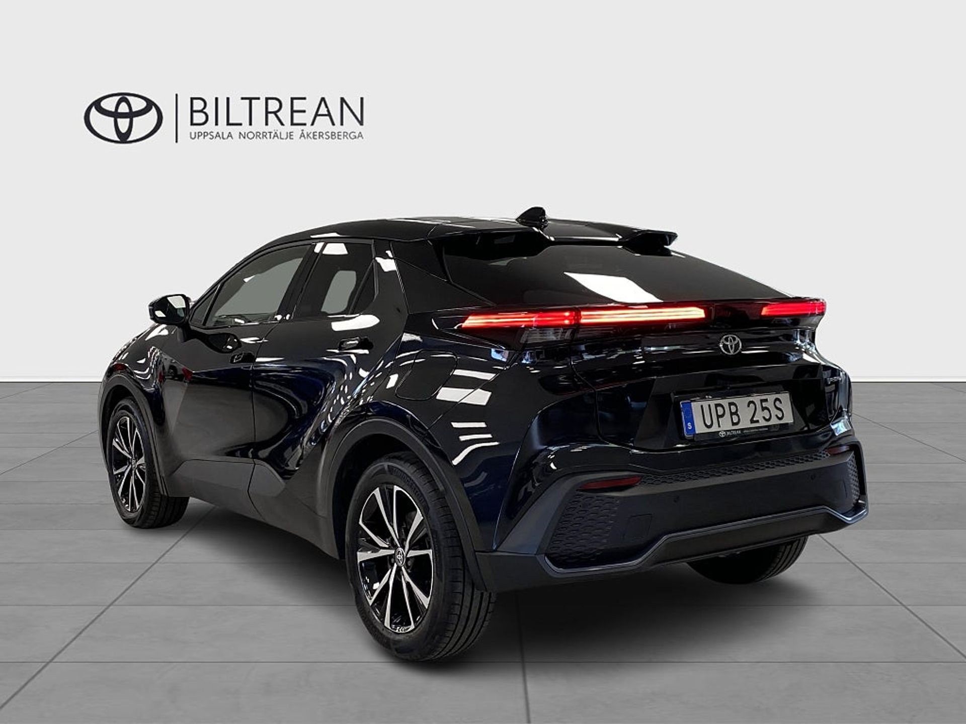Toyota C-HR 2025, photo 2/10
