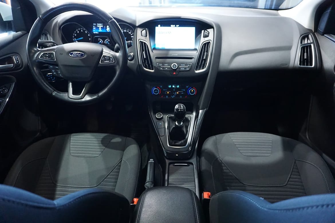 Ford Focus 2018 - miniatyr 9
