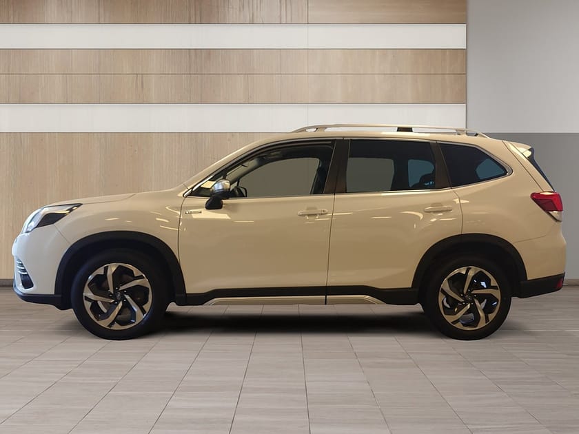 Bild 2 av Subaru Forester e-Boxer XFuel 2,0i Aut Ridge *dragkrok Ledramp*