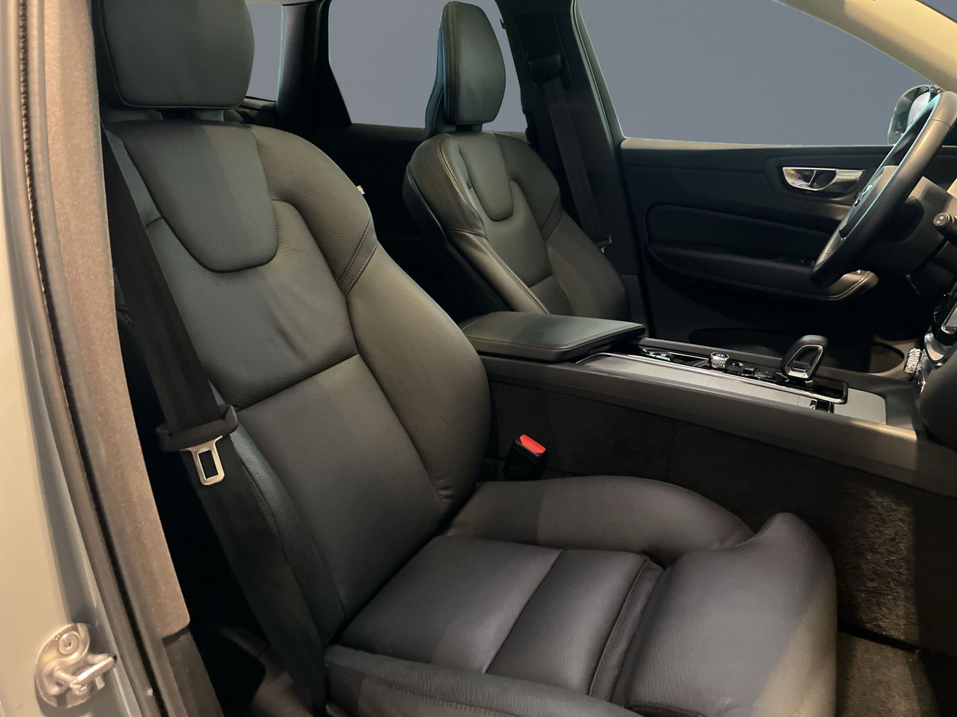 Volvo XC60 T6 AWD Plus Dark Edition 2025, bild 7/10