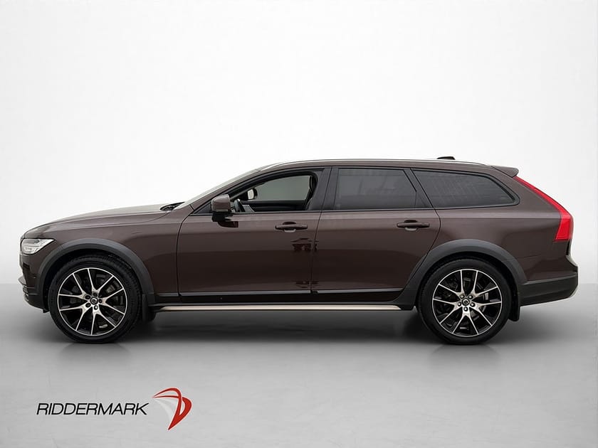 Bild 4 av Volvo V90 Cross Country D5 AWD Pro VOC B&W Pano HuD Skinn