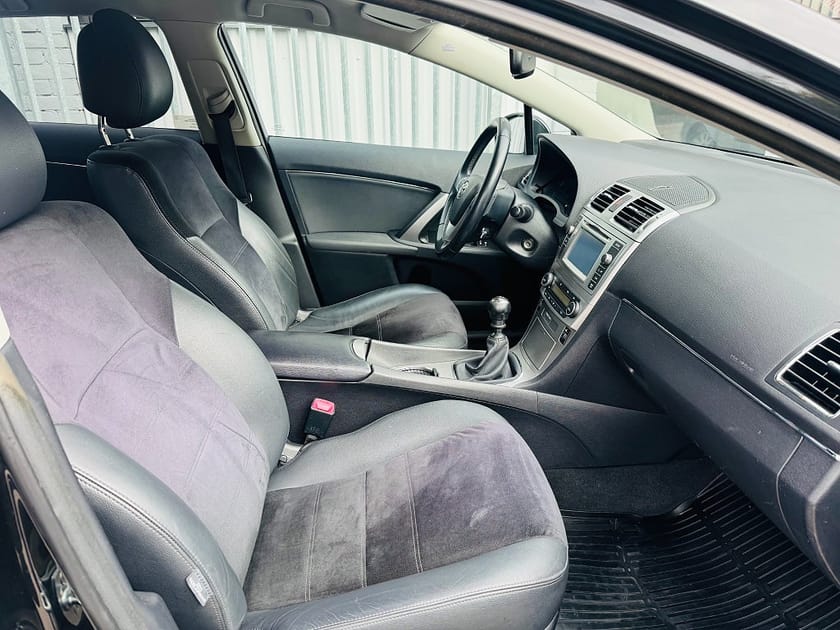 Bild 5 av Toyota Avensis Kombi 1.8 147HK EDITION 50 / DRAG / BACKKAMERA