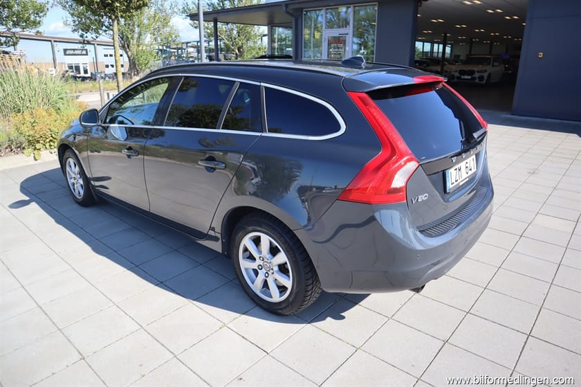 Bild 3 av Volvo V60 T4 180hk Aut Momentum Svensksåld