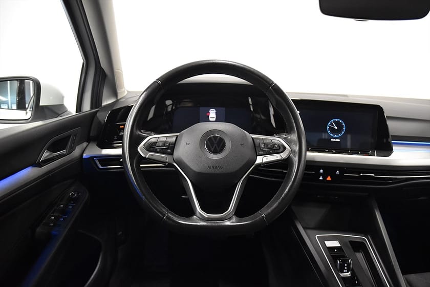 Bild 2 av Volkswagen Golf Sportscombi 2.0 TDI Drag D-Värm Rattv AdaptivF Cockpit 116hk