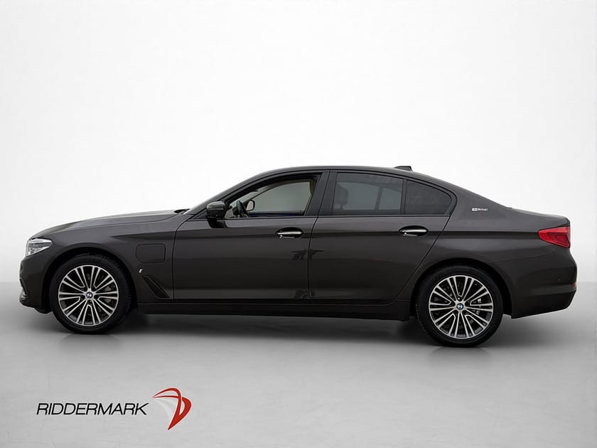 Bild 4 av BMW 530e iPerformance Sedan Sport Line Läder 360 Kamera HUD Adapti