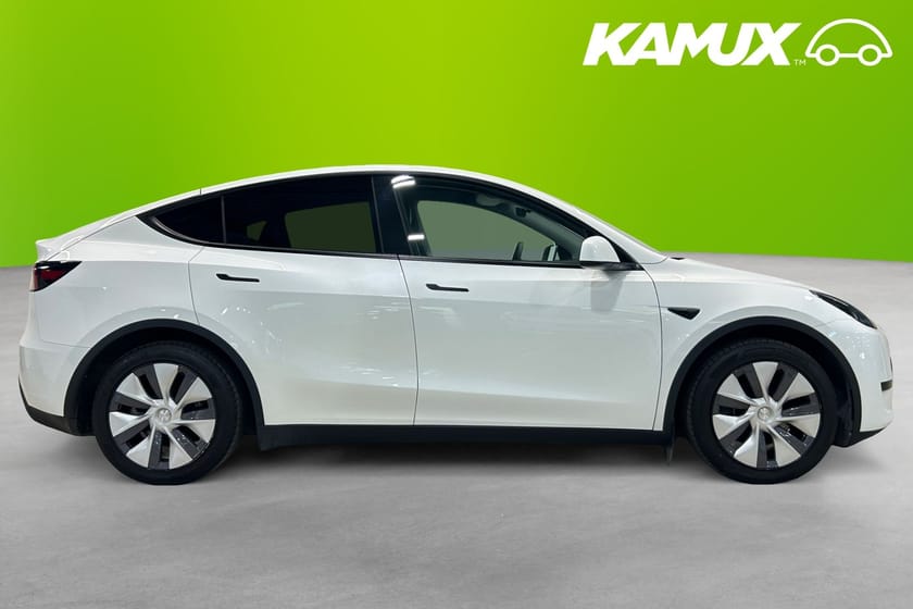 Bild 2 av Tesla Model Y Standard Range RWD Moms 299 HK