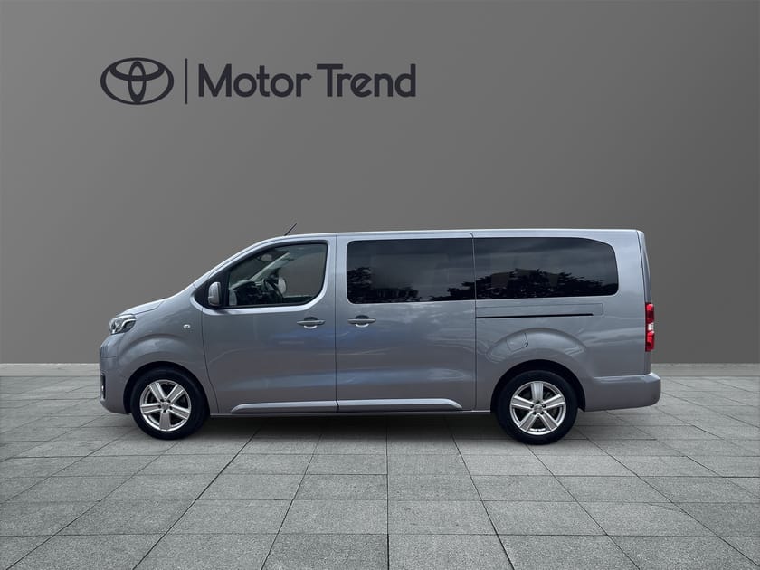Bild 3 av Toyota Proace Verso SHUTTLE LONG 2,0 D ADBLUE 180 HK S&S