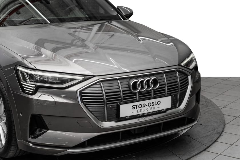 Bilde 2 av Audi e-tron 55 quattro Quattro/ACC/Krok/360/HUD/Skinn/Navi/Keyless/Ambient