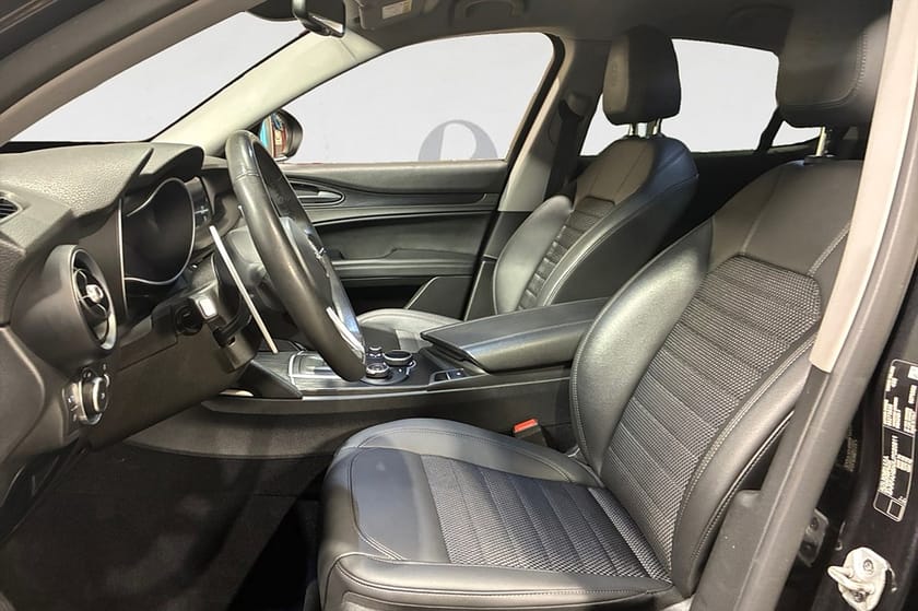 Bild 3 av Alfa Romeo Stelvio 2.0 Turbo 280 HK AUT Q4 AWD SUPER KEYLESS M&K B-KAMERA