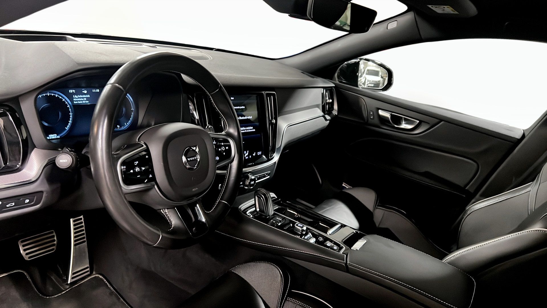 Volvo V60 2021, photo 7/10