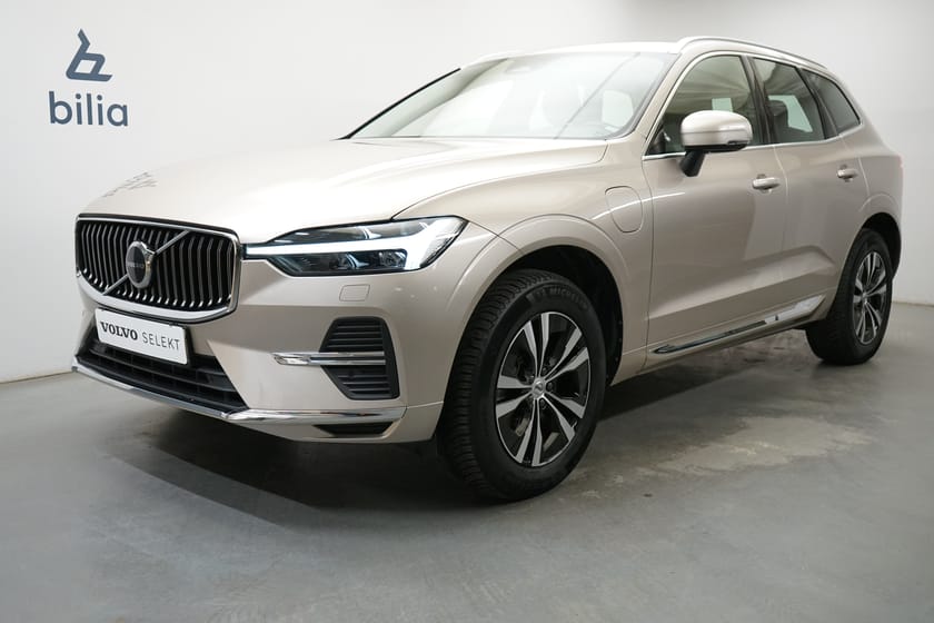 Bild 1 av Volvo XC60 Recharge T6 Core Edition, Dragkrok, Taklucka, Navigation, Förarstol elmanövrerad