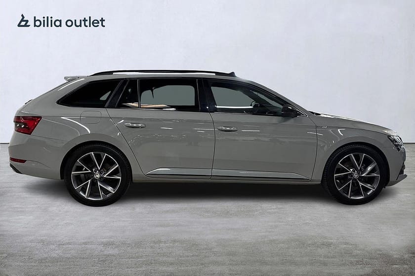 Bild 5 av Škoda Superb iV Kombi Skoda 1.4 TSI Sportline 218hk Cockpit Panorama Drag