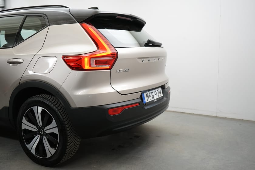 Bild 3 av Volvo XC40 Recharge Plus Edition, Dragkrok, Förarstol elmanövrerad, Navigation