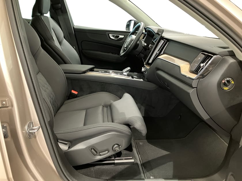 Bild 4 av Volvo XC60 T6 Plus Dark Nordic Edition