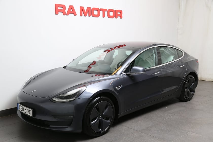 Bild 1 av Tesla Model 3 Long Range AWD 440hk Skinn Panorama
