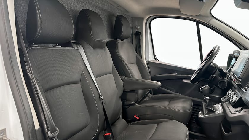 Bild 3 av Nissan Primastar VAN  DCI150 A/T L2H1  TEKNA BLIND FD BLI