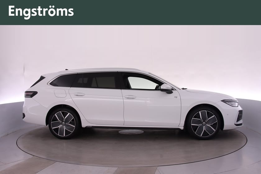 Bild 2 av Volkswagen Passat Variant eHybrid R-Line 272hk DSG SWE Edition