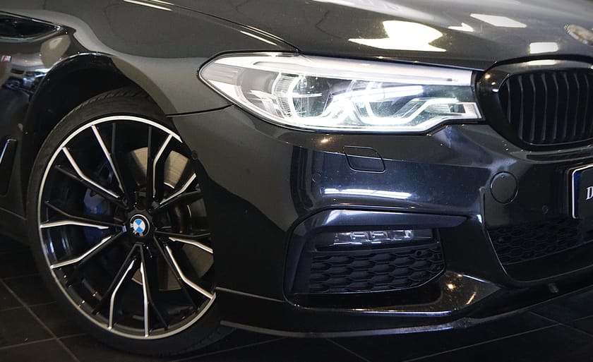 Bild 2 av BMW 540i xDrive Sedan M Sport B&W Taklucka Ventilerade