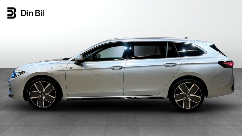 Bild 2 av Volkswagen Passat Variant eHybrid R-Line DSG Edition/Drag/Panorama