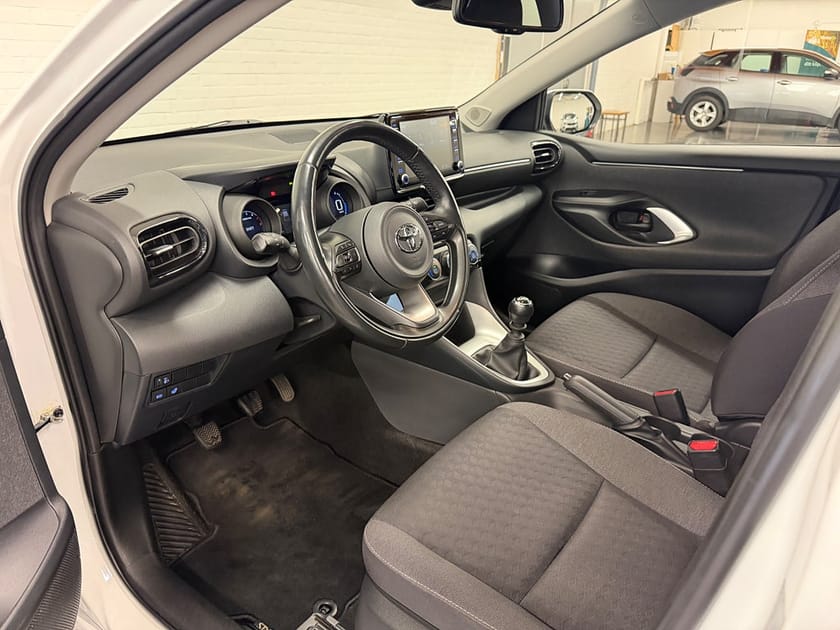 Bild 5 av Toyota Yaris 1.5 VVT-i Active Plus Euro 6|Backkamera | SoV-hjul