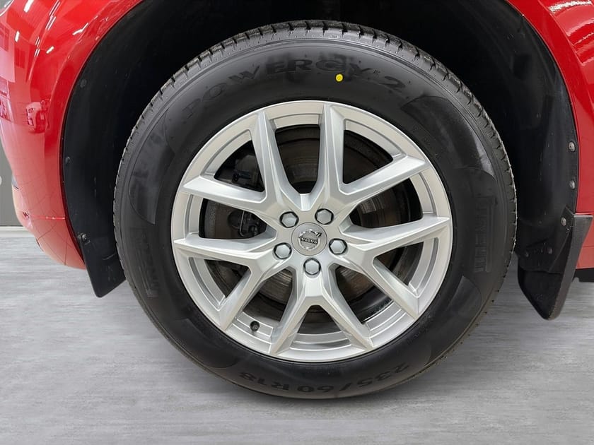 Bild 3 av Volvo XC60 D4 AWD Momentum Advanced SE, Teknikpaket, Tonade rutor,Baksätesvärme, Dragkrok halvautomatisk