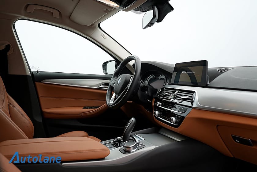 Bild 4 av BMW 540i Sedan 540 SportLine, HUD, 340hk, Dragkrok, Backkamera