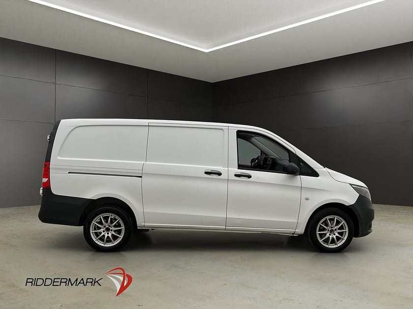 Bild 2 av Mercedes-Benz Vito 109 CDI 2.8t L2 Värmare Dragkrok 3-Sits Bluetooth